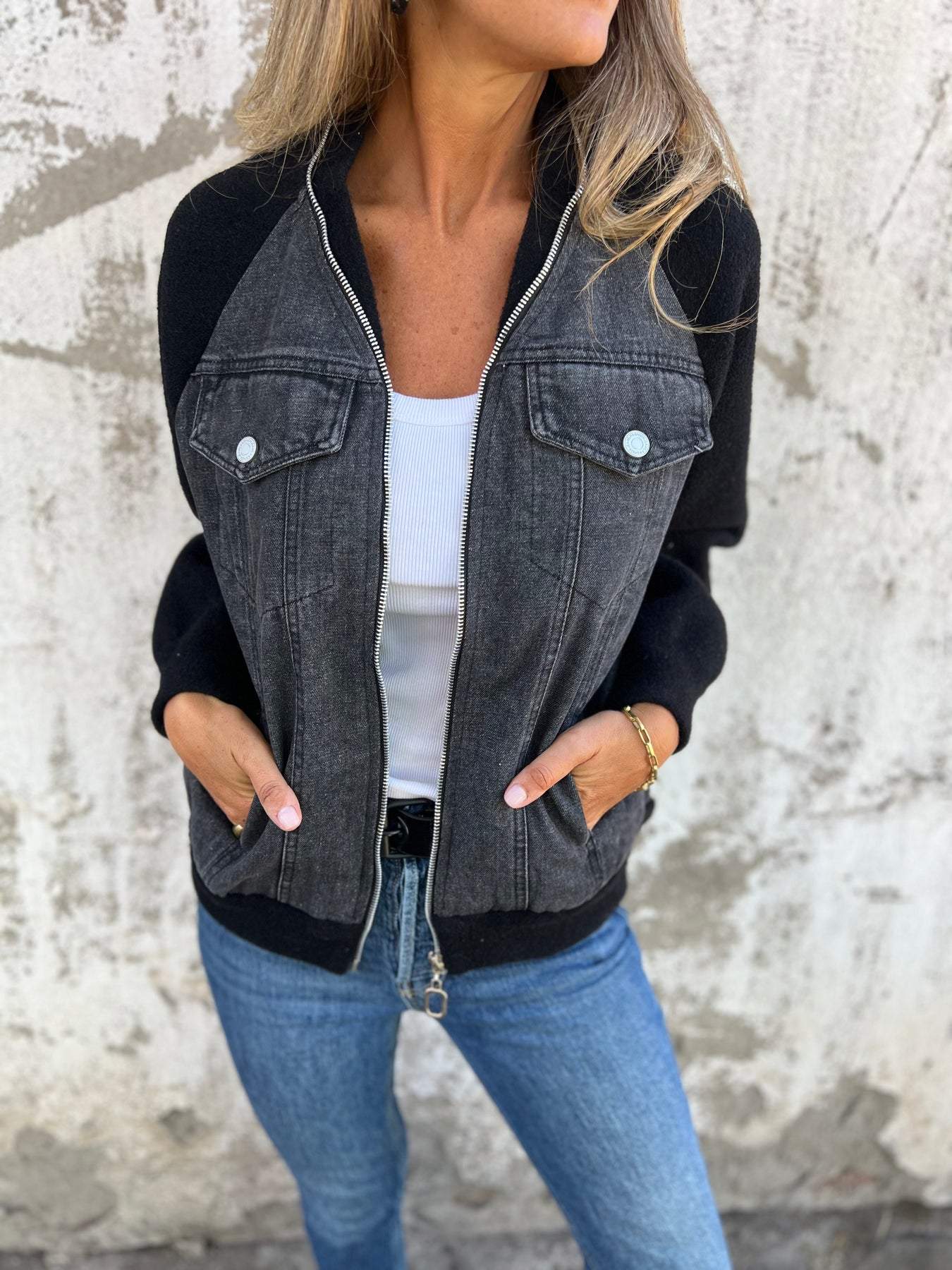 Lovaé™ | Casual jakke med lynlås og V-hals