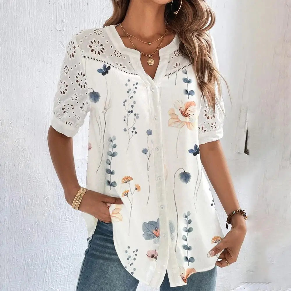 Lovaé™ | Blondebluse med Broderet Blomstermotiv